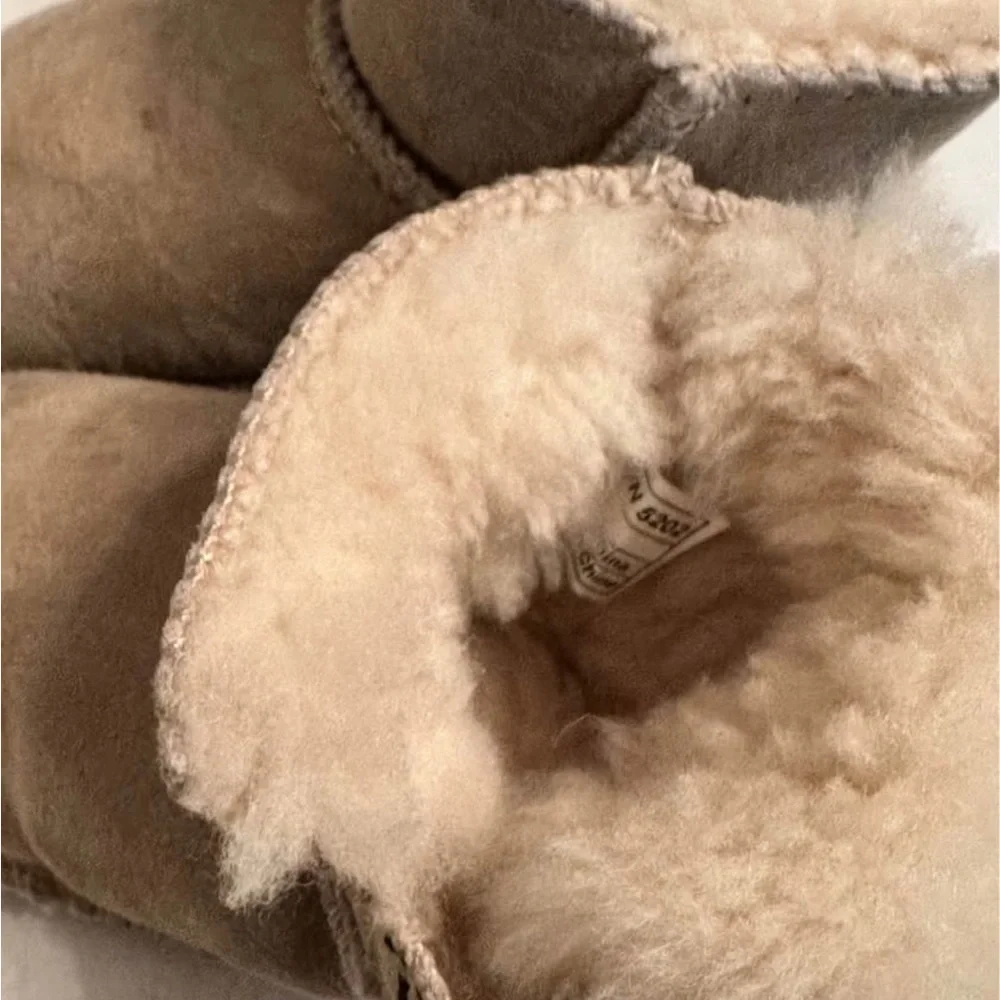 UGG Infant Boots 6–12 Months Medium (Play Condition) - Picture 5 of 5